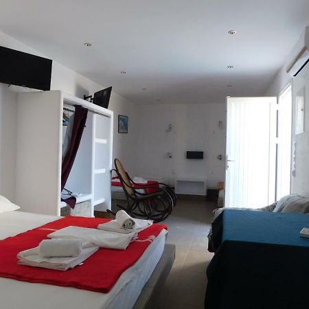 Sea Side Perivolos Hotell Eksteriør bilde